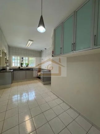 Imagem Residencial silencioso, natureza e próximo ao Templo Budista Zulai! São 4 quartos, 4 vagas