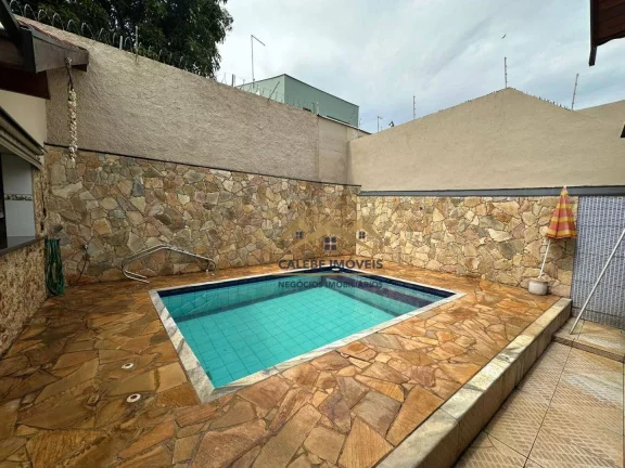 Imagem Casa com 3 dormitórios à venda, 209 m² por R$ 700.000,00 - Chácara Junqueira - Tatuí/SP