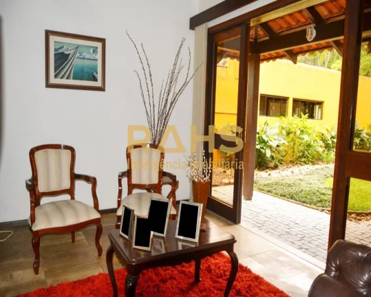 Imagem Linda Residência, no Condomínio Parc de France, Bairro Saguaçu. Arquitetura diferenciada, realiza...