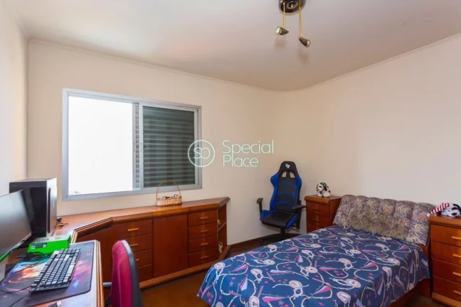 Imagem Ótimo apartamento com 159m2 de área privativa, 4 dormitórios ( 1 suíte ) e 2 vagas na garagem. L...