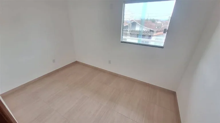 Imagem Casa 2 dormitórios com sacada a venda em Praia Grande 200metros da praia