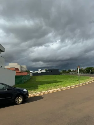 Imagem TERRENO Á VENDA NO CONDOMINIO NO PIEMONTE DE ESQUINA EM RUA TOTALMENTE PLANA (PARTE MAIS VALORIZADA DO CONDOMINIO) COM VIZINHOS JA FORMADOS!