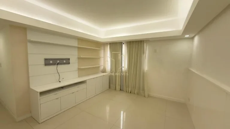 Imagem Apartamento 4 Quartos à Venda em Salvador | 212m², Reformado, 2 Suítes e 2 Vagas