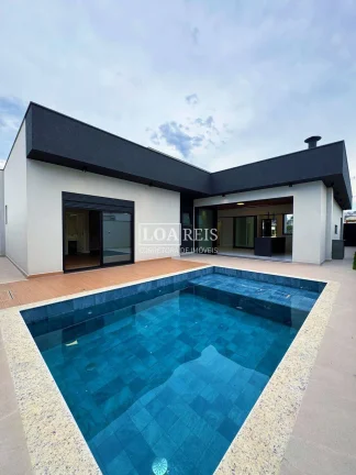 Imagem CASA TÉRREA 4 SUÍTES SENDO 1 SUÍTE COM ESPAÇO CLOSET I PISCINA I PERMUTA