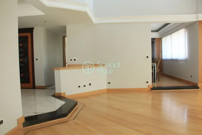 Imagem Cobertura tríplex com 342m², composta por living com terraço, mármore Italiano em toda a área s...