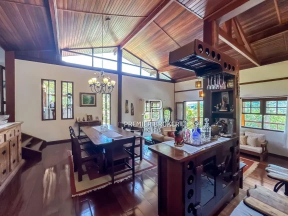 Imagem Casa à venda, 362 m² por R$ 1.990.000,00 - Albuquerque - Teresópolis/RJ