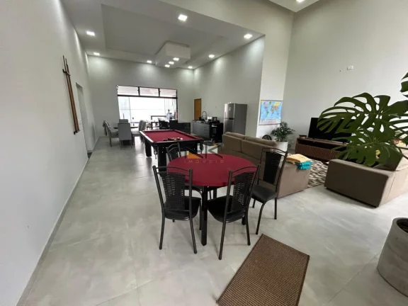 Imagem CASA EM CONDOMINIO FECHADO COM 4 DORMITÓRIOS SENDO 4 SUÍTES,2 VAGAS DE GARAGEM,VARANDA GOURMET COM CHURRASQUEIRA E PISCINA.