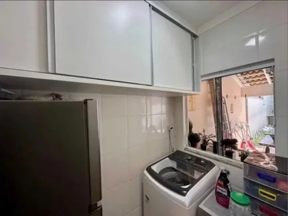 Imagem Sobrado alto padrão com 3 dormitórios e 3 vagas de garagem, com amplo jardim - Camboriú/SC