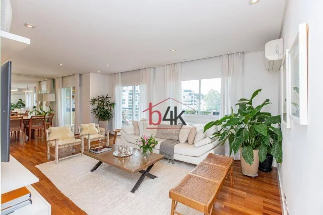 Imagem Apartamento à Venda Reformado de 171m² na Av. Washington Luíz - Alto da Boa Vista.