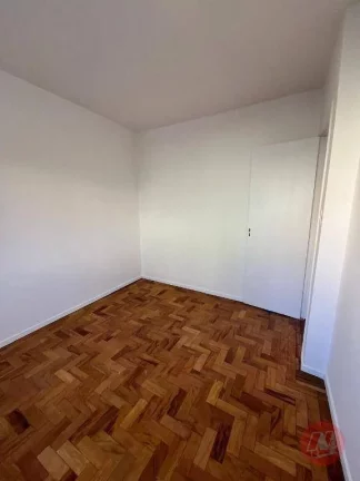 Imagem No Centro Histórico, 2 dormitórios, reformado e elevador.