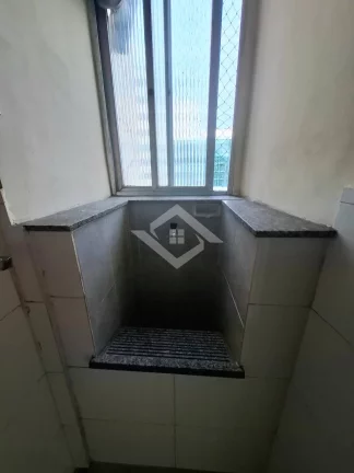 Imagem Vende Apartamento, Tijuca em frente ao Shopping 2 quartos, 64m2, sem vaga.