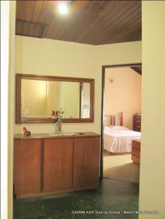 Imagem Casa situada em um bolsão residencial, altura do Km 23 da Raposo Tavares.