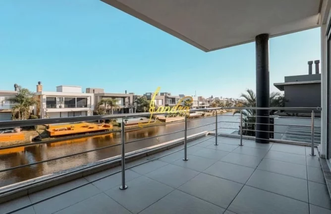 Imagem Casa no condomínio Malibu beira lago com piscina mobiliada e decorada