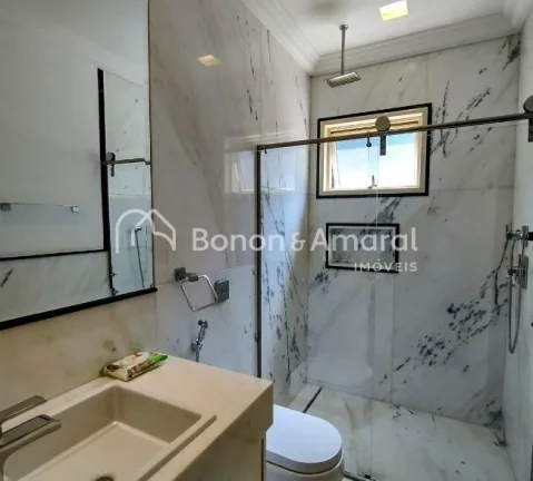 Imagem Apresentamos uma residência impressionante na Chácara Flora, em Valinhos, projetada pelo renomado ...