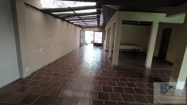 Imagem Casa para Venda em São José dos Pinhais, Três Marias, 4 dormitórios, 2 banheiros, 4 vagas