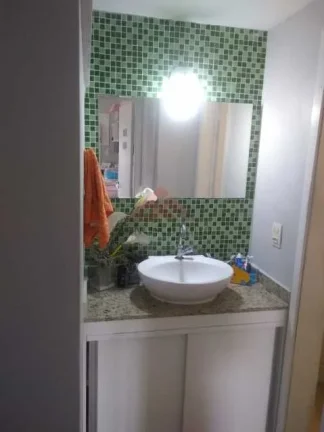 Imagem Francisco Egito vende Bom apartamento todo reformado,piso laminado na sala e nos quartos,banheiro com armário e box tipo blindex,sala ampla,cozinha m
