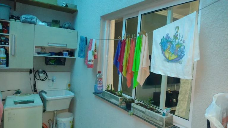 Imagem APARTAMETENTO TIPO FUNDO COM AREA DE SERVÇO E VARANDA