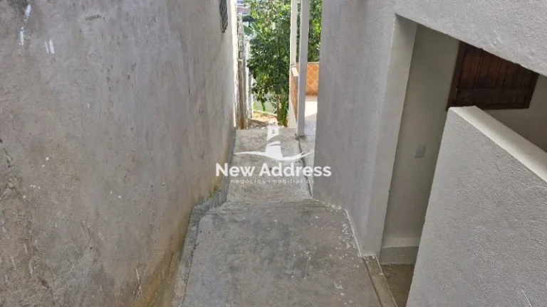 Imagem Casa triplex com vista privilegiada de Vila Velha, sala ampla, suíte com closet e garagem para até 3 carros. Imóvel espaçoso e bem distribuído.