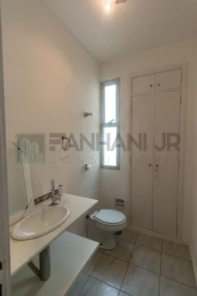 Imagem Imperdível: Apartamento para locação no Itaim Bibi, São Paulo-SP! 3 quartos, 1 suíte, 3 salas, 2 banheiros, 2 vagas de garagem e 160m² de área. Venha conferir!