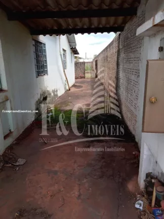 Imagem Casa para Venda em Iracemápolis, Centro, 2 dormitórios, 1 banheiro, 2 vagas
