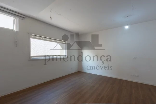 Imagem Apartamento reformado com 230m² em Higienópolis, 3 quartos (1 suíte) e 2 vagas.