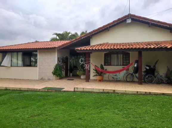 Imagem Excelente Casa Térrea com Área Gramada!