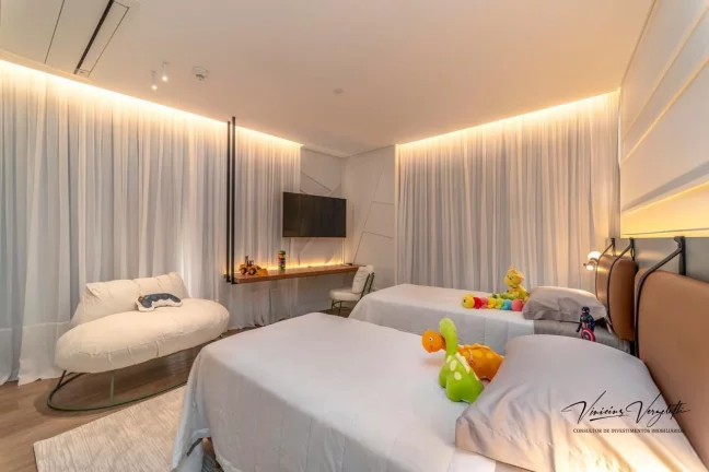 Imagem Apartamento 4 ou + dormitórios para Venda em Balneário Camboriú / SC no bairro Centro