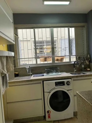 Imagem Apartamento com 2 dormitórios sendo 1 suíte e 1 vaga no Centro de Balneário Camboriú/SC