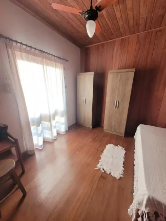 Imagem Imóvel à Venda na Praia do Rosa: Casa com Vista para o Vale, 4 Quartos, 770m² de Terreno!