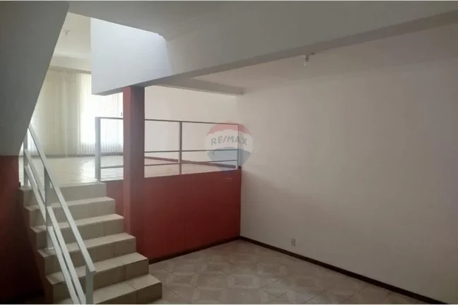 Imagem Casa com 4 quartos, 1 suíte, 6 banheiros e salão comercial. Localizada no Central Parque Sorocaba. Valor R$ 790.000. Confira! RE/MAX Shmone.