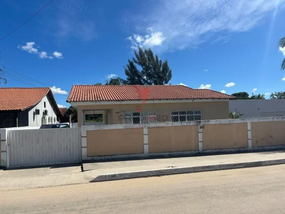 Imagem Casa em Iguaba Grande com 3 Quartos com Piscina por apenas R$ 380.000