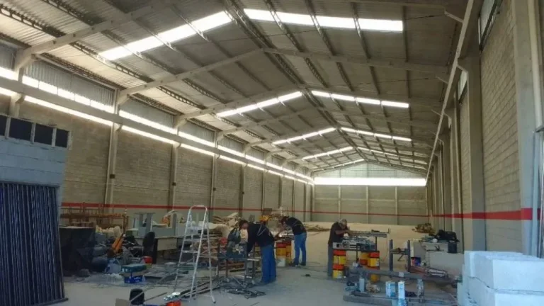 Imagem Galpão Industrial de Alto Padrão para Locação no Bairro Eden, Sorocaba-SP: 1 Sala, 2 Banheiros, 4 Vagas de Garagem, 1.500m².