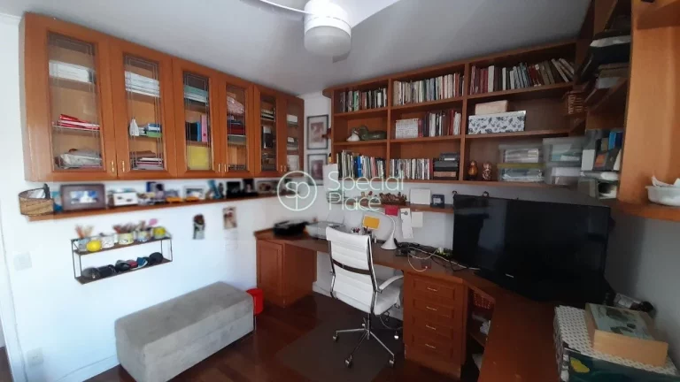Imagem Ótimo apartamento com 165m² em Higienópolis. Living com amplos janelões, sala de jantar, lavabo,...