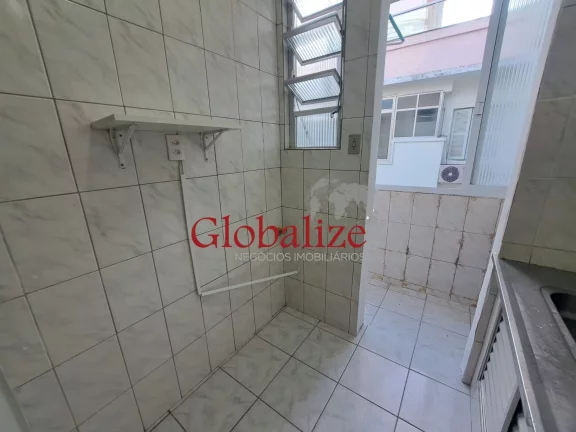 Imagem Apartamento à venda com 55m², 2 quartos, elevador, vaga, 1 quadra da praia por R$427.000,00 no Boqueirão em Santos