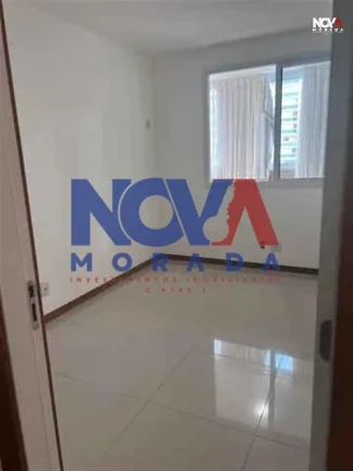 Imagem Descubra o prazer de viver a apenas uma quadra do mar em um apartamento que une conforto, segurança...