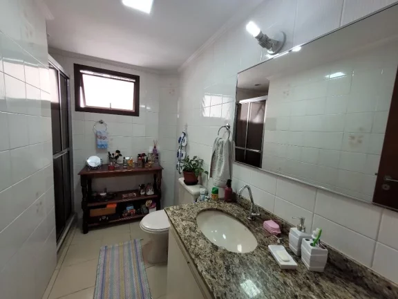 Imagem ASTÚRIAS – UMA QUADRA DA PRAIA, MARAVILHOSO APTO COM 124 M² ÚTEIS, 01 VAGA DE GARAGEM NO PRÉDIO, PISCINA E SALÃO DE JOGOS E FESTAS.