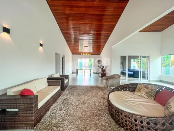 Imagem Casa em Arniqueira: 4 Dormitórios e 420m² por R$1.380.000