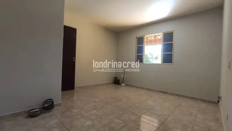 Imagem Linda casa no Jardim Lindóia com 112m², 2 quartos (1 suíte), sala em 2 ambientes, churrasqueira, garagem e ampla área gramada nos fundos