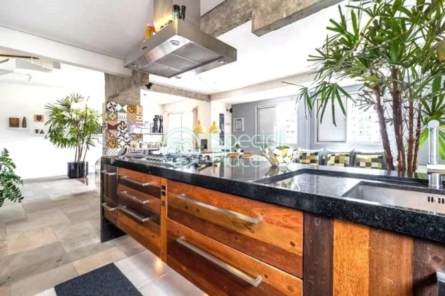 Imagem Cobertura reformadíssima com 155m² em Perdizes. Primeiro piso - sala para dois ambientes com sacad...
