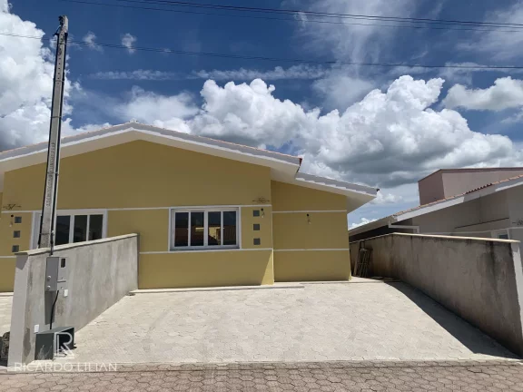 Casa terrea em condominio com 3 dorms e duas vagas na cidade de Bom Jesus dos Perdões