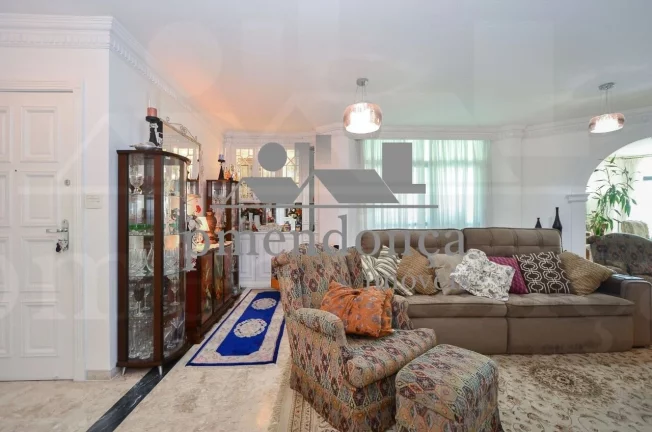 Imagem imóvel excepcional no coração de Perdizes Nobre com 3 suítes e 4 vagas, 230m².