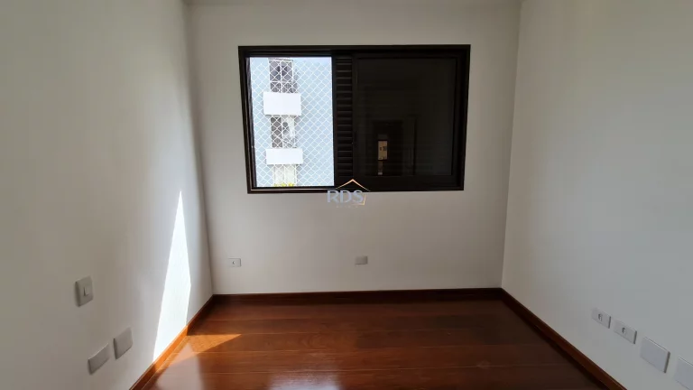 Imagem Lindo apartamento à venda, 150m², com 3 dormitórios, sendo 2 suítes, 3 vagas e depósito privativo.