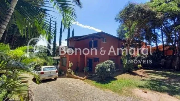 Imagem Chácara em excelente localização, rodeada por muito verde, em um terreno de 2.000 m² e área con...