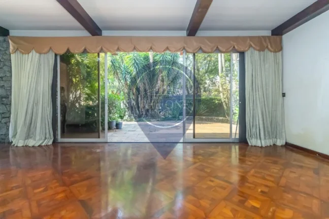 Imagem Imóvel de luxo à venda em São Paulo-SP: Casa de 4 quartos, 2 suítes, 2 salas, 6 banheiros, 5 vagas no Bosque da Saúde - 508m².