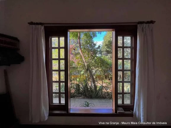 Imagem Granja Viana II - Espaçosa e iluminada, rodeada por um jardim agroflorestal