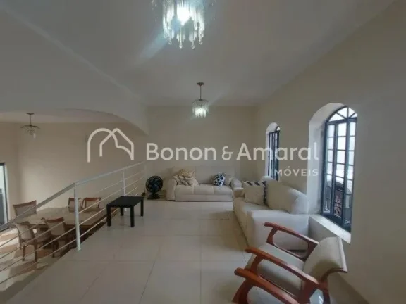 Imagem Excelente sobrado à venda no Bairro Jardim Chapadão, repleto de armários. A casa conta com três ...