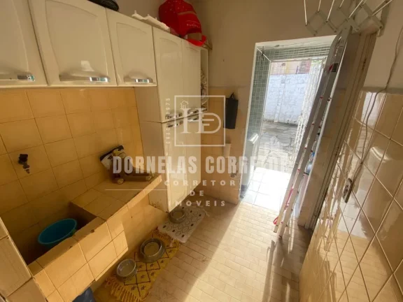 Imagem Casa Espaçosa com 6 Quartos e 2 Suítes à Venda por R$ 600 Mil