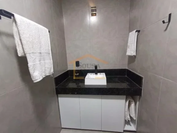 Imagem Apartamento recém-reformado com 82m², distribuído em sala ampla para 2 ambientes, 3 dormitórios,...
