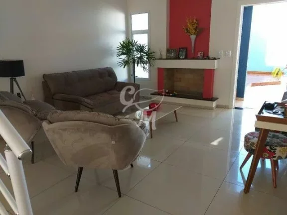Casa com ótimo acabamento e decoração.