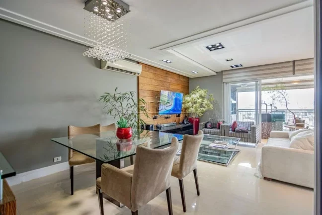 Imagem Apartamento com 206 M², 4 dormitórios sendo 3 suítes com varanda na suíte do casal, elevador soc...